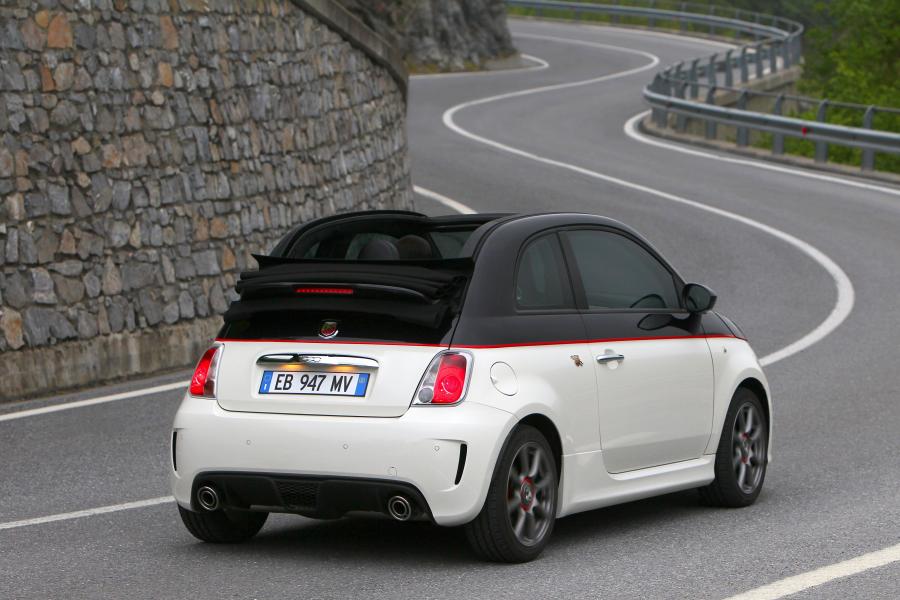  Abarth 500C 2010 года  (фото 32 из 48)
